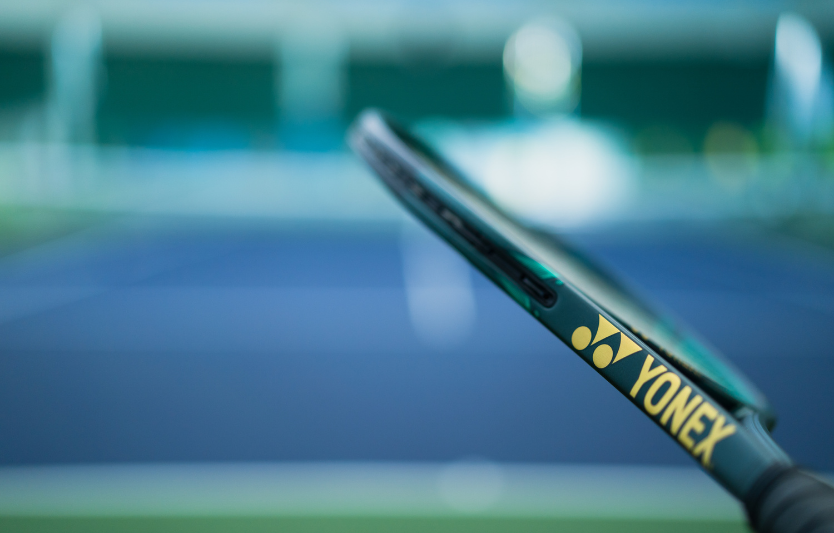 Yonex EZONE 100: універсальна зброя