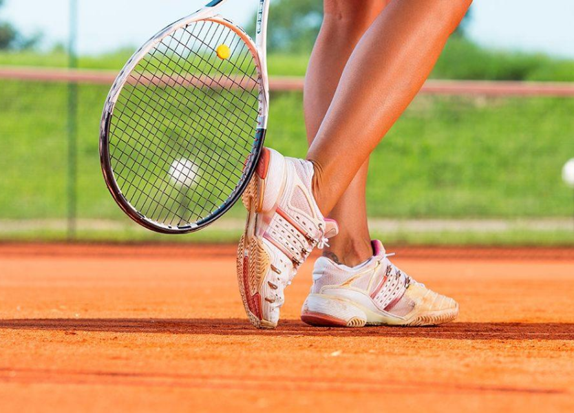 Як правильно обирати взуття для тенісу гайд для різних покриттів